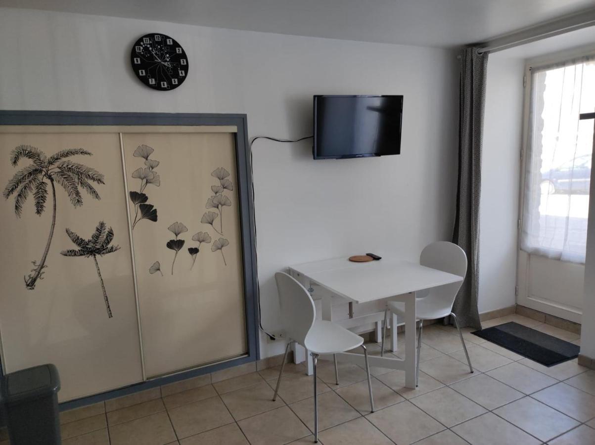 Studio 2 Personnes En Centre Ville Saint-Pierre-de-Plesguen ภายนอก รูปภาพ